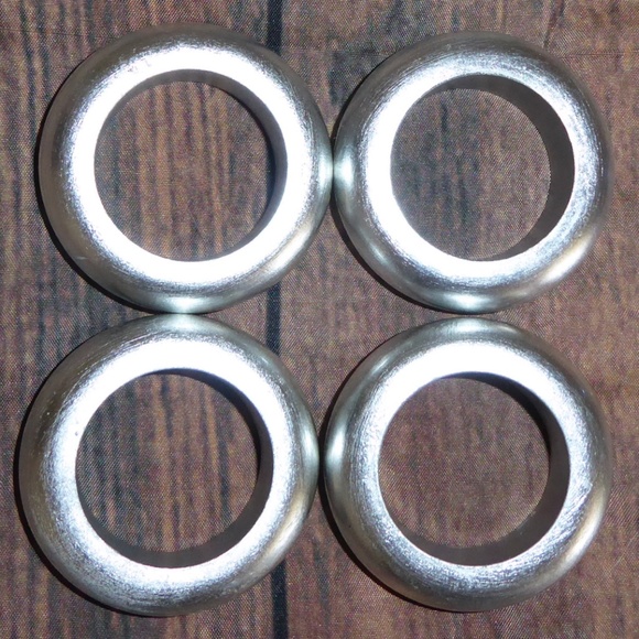 SET 4 SILVER ROUND NAPKIN RINGS COATED WOOD 2.25" DIAMETER HANUKKAH CHRISTMAS - Picture 3 of 4